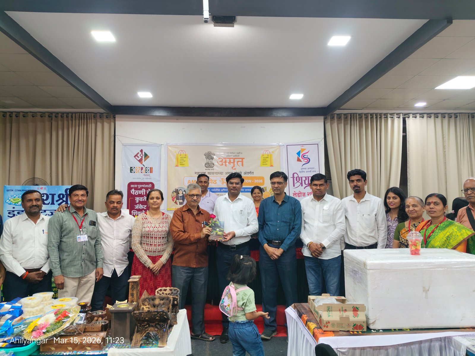 अहिल्यानगरमधील अमृतपेठ थेट बाजारपेठेचे 'अमृत'च्या वरिष्ठ अधिकाऱ्यांकडून कौतुक