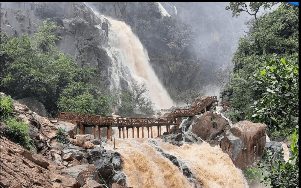 अहिल्यानगरचा लपलेला निसर्ग खजिना – रुईचोंड धबधबा पर्यटकांना भुरळ घालतो