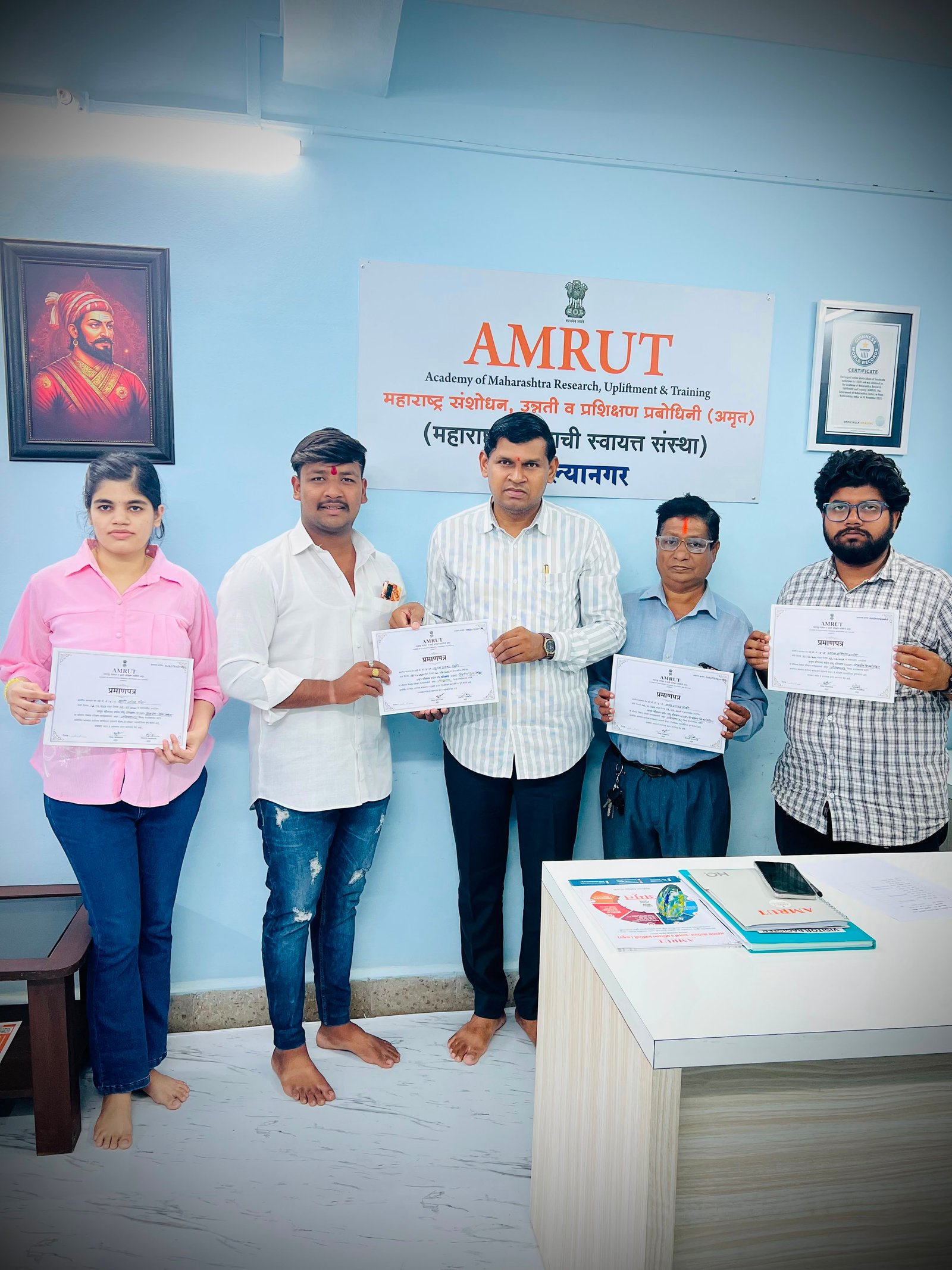 अहिल्यानगर अमृत कार्यालय येथे "अमृत मोबाईल फिल्म मेकिंग" प्रशिक्षणाचे प्रमाणपत्र वितरण संपन्न