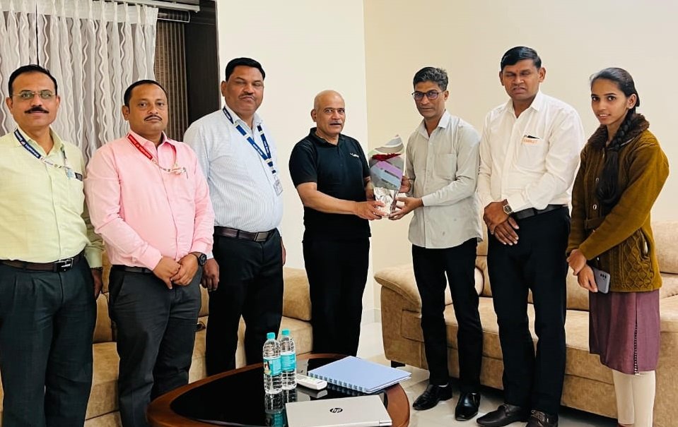 अमृत संस्थेचे कार्य अल्पावधीत राज्यभरात योग्य पद्धतीने पोहोचल्याबद्दल समाधान अतिरिक्त फोटो