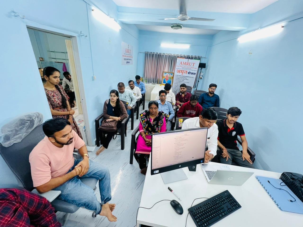 अहिल्यानगरमध्ये 'अमृत'चा मोबाइल फिल्म-मेकिंग प्रोफेशनल कोर्स सुरू अतिरिक्त फोटो