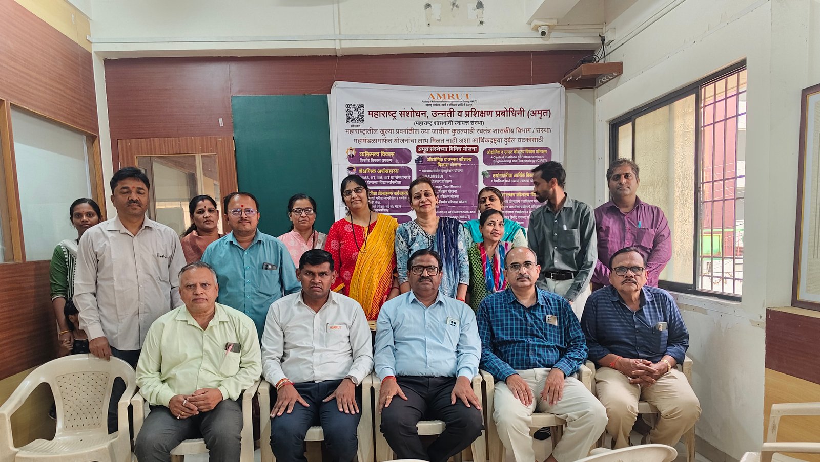 कोपरगावमध्ये अमृत संवाद बैठकीत देण्यात आली अमृत योजनांची माहिती अतिरिक्त फोटो