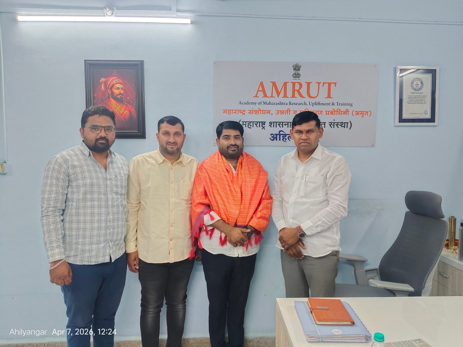 अमृत संस्थेच्या अहिल्यानगर कार्यालयाला पुष्कर कुलकर्णी यांची भेट अतिरिक्त फोटो