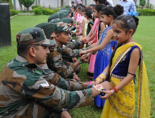 “रक्षाबंधन : कुटुंबापासून राष्ट्ररक्षणापर्यंतचा स्नेह, समरसता आणि कर्तव्याचा पवित्र धागा”