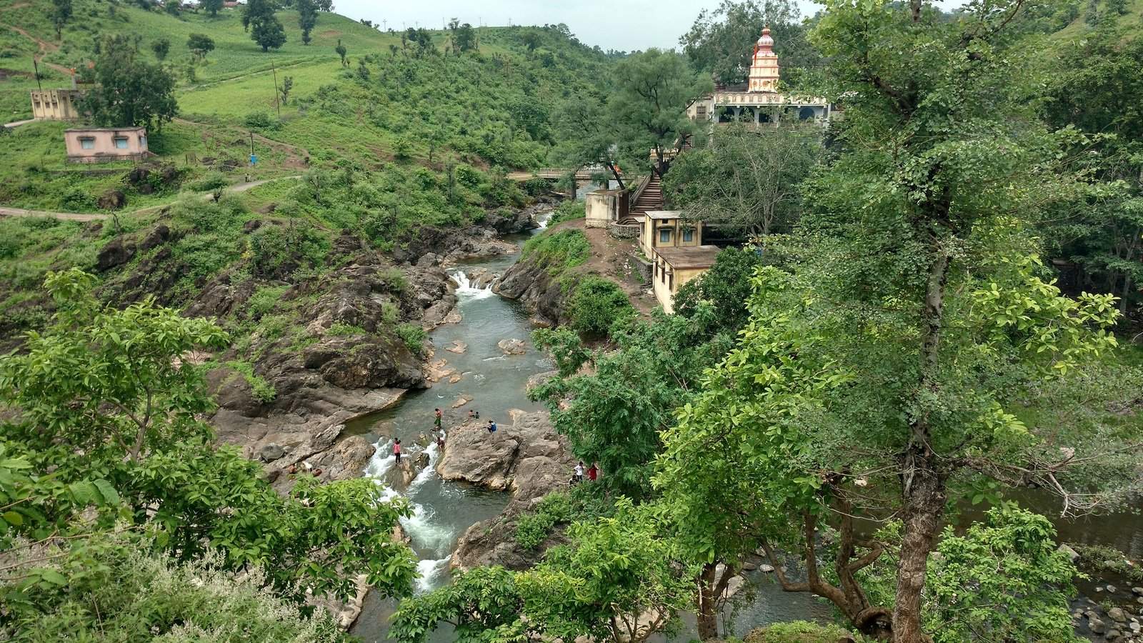 अकोला जिल्ह्यातील वारी हनुमान मंदिर अतिरिक्त फोटो