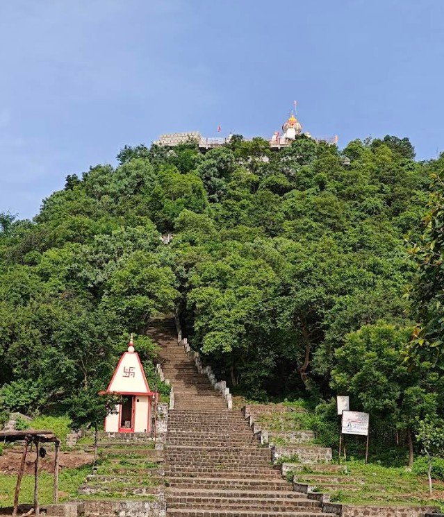 रुद्रायणी देवी मंदिर : श्रद्धा, अध्यात्म आणि निसर्गसौंदर्याचा अद्भुत संगम अतिरिक्त फोटो