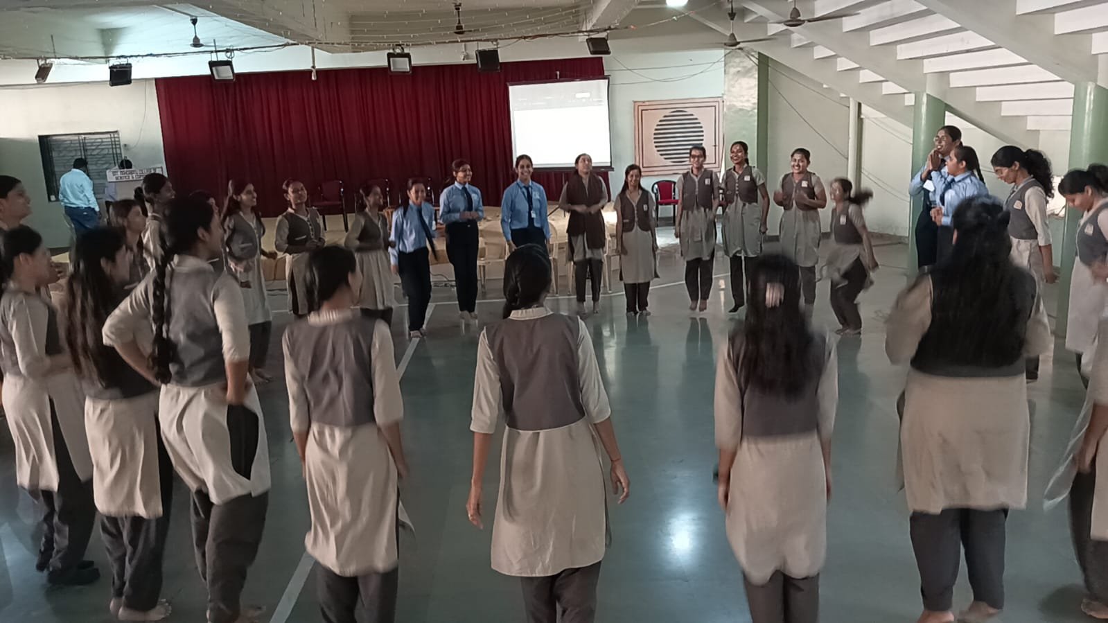 अकोला येथे अमृत वर्गांच्या माध्यमातून विद्यार्थ्यांच्या सर्वांगीण विकासासाठी ४८ विद्यार्थ्यांना ‘ट्रेन टू टीचर’ प्रशिक्षण अतिरिक्त फोटो