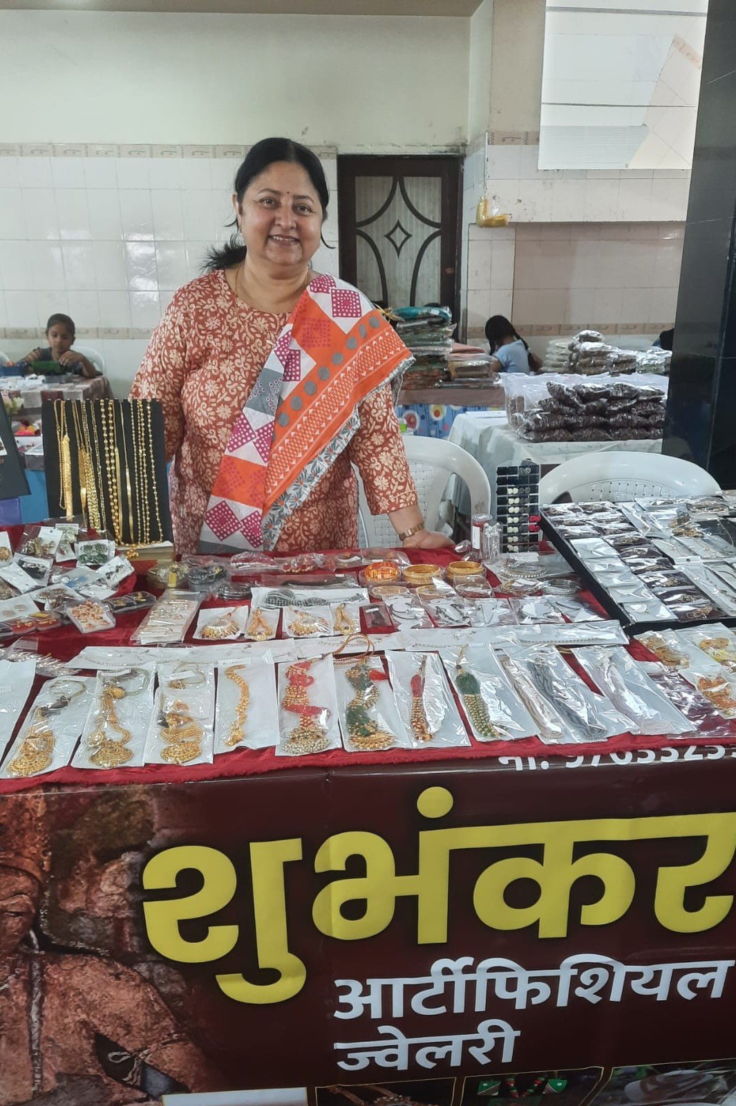 अमरावतीतील अमृतपेठ प्रदर्शनात गौरी अभ्यंकर यांच्याकडील आकर्षक ज्वेलरी कलेक्शनदेखील उपलब्ध