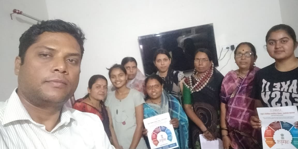 सावरखेडमध्ये अमृत संस्थेतर्फे महिलांची विशेष बैठक