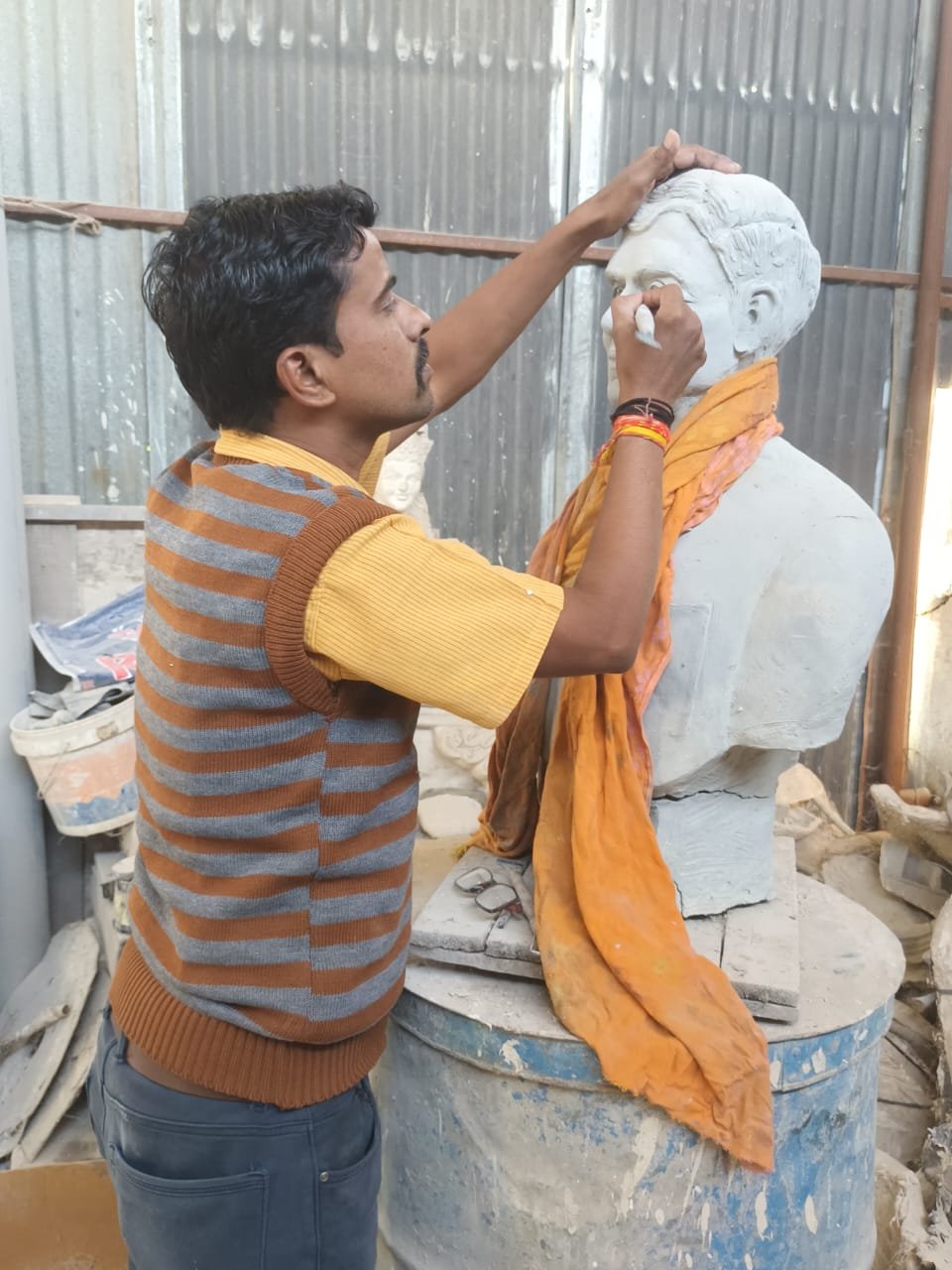 अमृत संस्थेच्या कर्ज व्याजपरतावा योजनेतून युवा उद्योजकाला नवे बळ अतिरिक्त फोटो