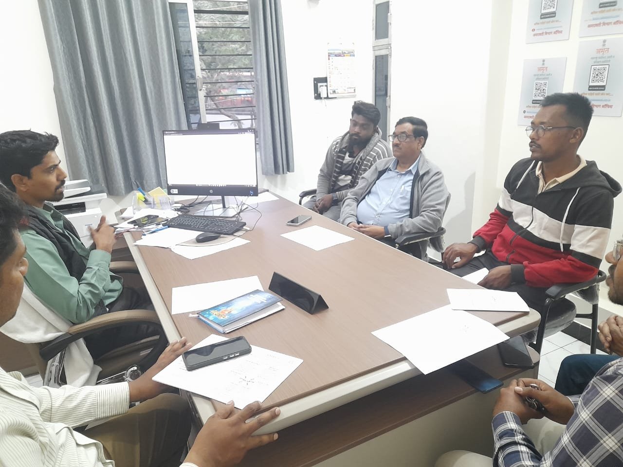 आर्य वैश्य समाजातील तरुणांनी घेतली अमृत संस्थेच्या योजनांची माहिती अतिरिक्त फोटो