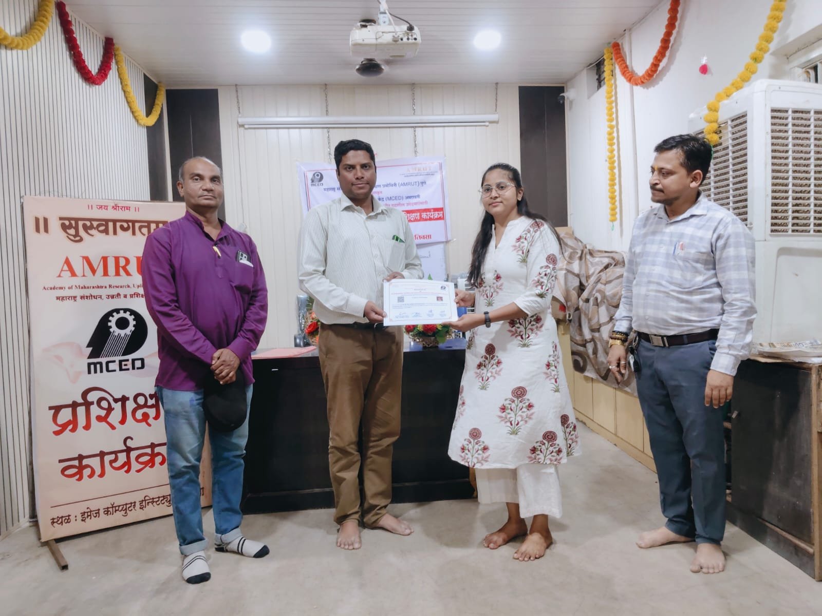 फोटोशॉप आणि ग्राफिक्स डिझायनिंग प्रशिक्षणामुळे झाली स्वयंरोजगारासाठी सिद्धता अतिरिक्त फोटो