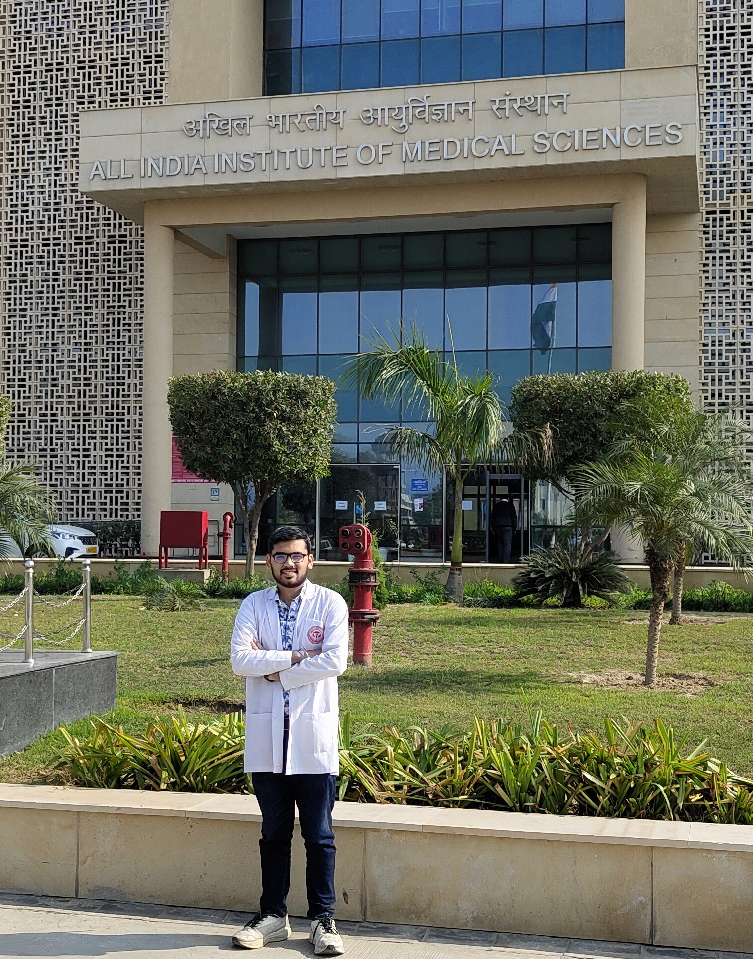 'पंजाब एम्स'मध्ये शिकणाऱ्या बीडच्या गुणवंत वरदला अमृत संस्थेचे मोठे पाठबळ