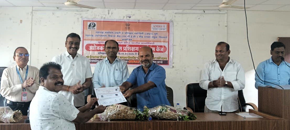 योग्य प्रकल्प अहवाल आणि कागदपत्रे असल्यास बँका निश्चितपणे देतात व्यवसायासाठी कर्ज  अतिरिक्त फोटो