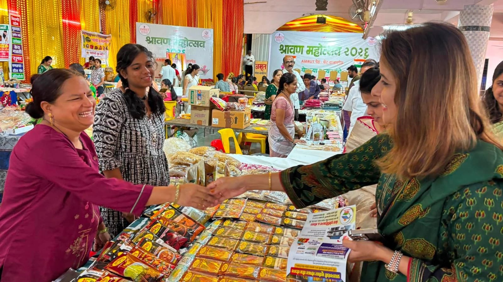 बीडमध्ये अमृतच्या  श्रावण महोत्सवाला उत्स्फूर्त प्रतिसाद          अतिरिक्त फोटो