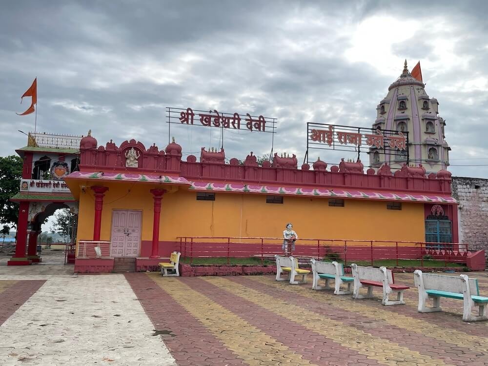 बीडचे ग्रामदैवत श्री खंडेश्वरी माता मंदिर; श्रद्धा, इतिहास आणि स्थापत्यकलेचा अनमोल वारसा   अतिरिक्त फोटो