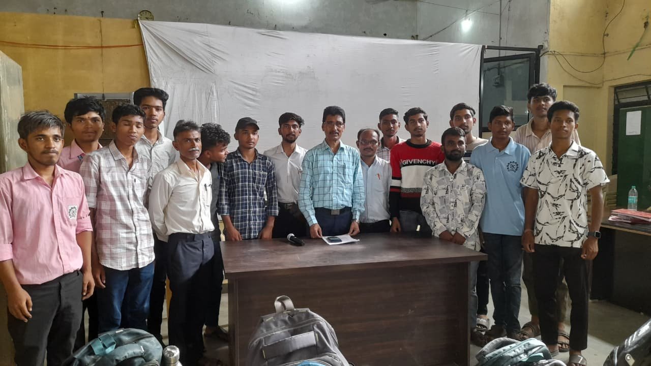 अमृत संस्था व तहसील कार्यालय, पवनी(जि.भंडारा) यांच्या संयुक्त विद्यमाने ‘अमृत संवाद सेतू’ उपक्रम संपन्न अतिरिक्त फोटो