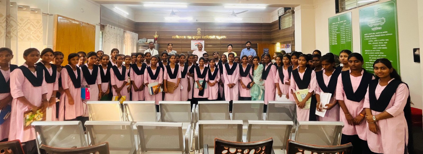 बुलडाणा येथे अमृतच्या पुढाकारातून विद्यार्थ्यांना तहसील प्रशासनाचे धडे अतिरिक्त फोटो