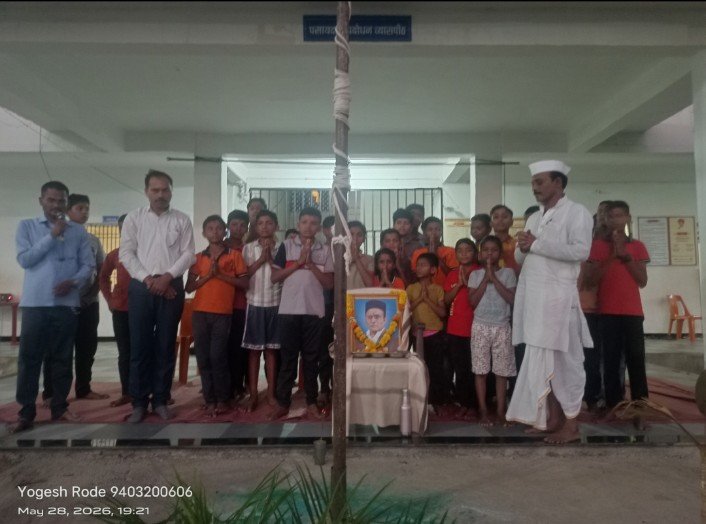 सावरकर जयंतीदिनी निल्लोडमध्ये विद्यार्थ्यांनी घेतली अमृत युवा प्रेरणा शपथ