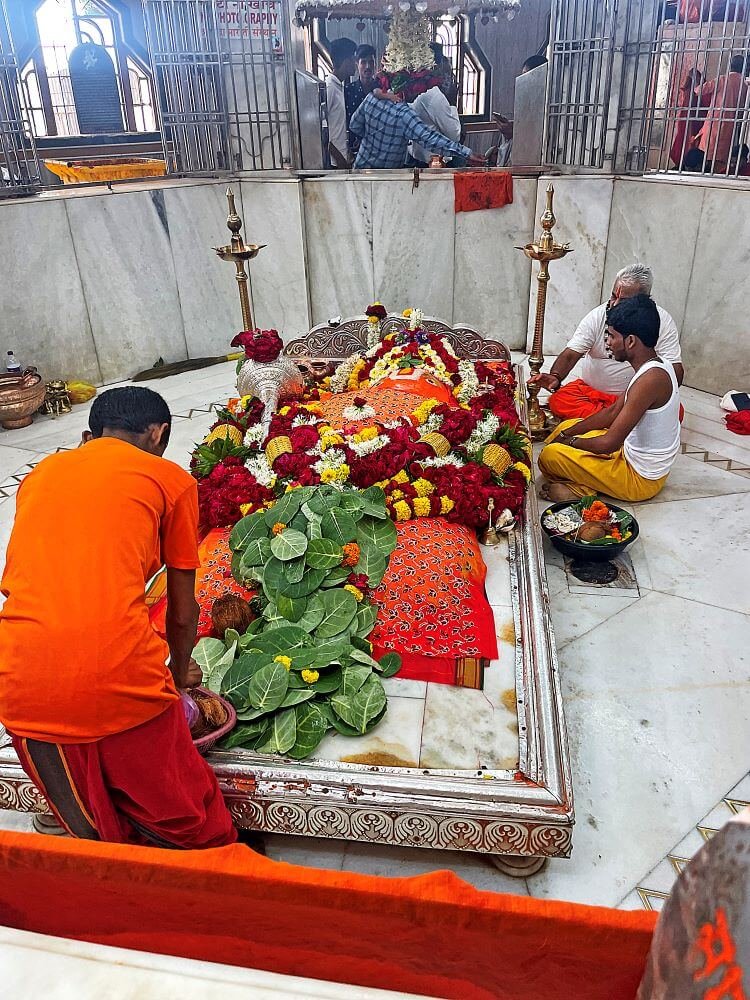 श्रावण शनिवारनिमित्त खुलताबाद येथील भद्रा मारुती मंदिरात भक्तिमय वातावरण