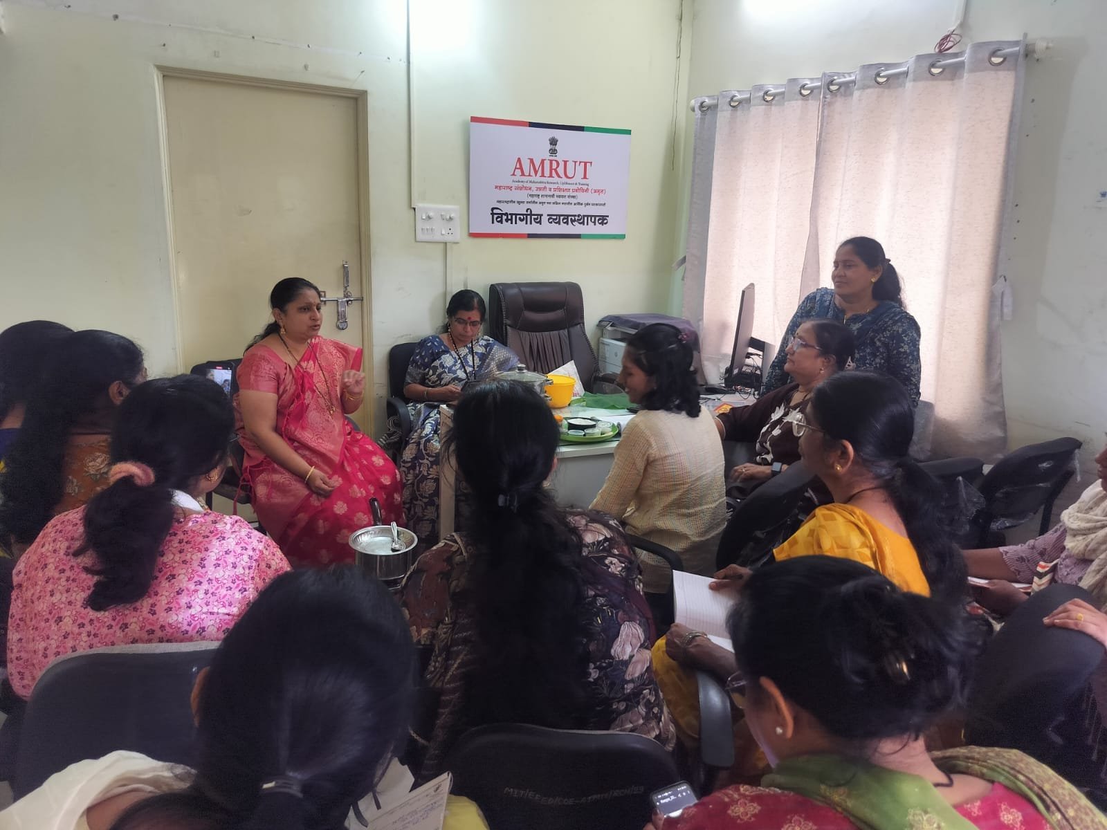 अमृतच्या वतीने महिलांसाठी मोफत मोदक प्रशिक्षण उत्साहात संपन्न. उकडीच्या मोदकातून महिलांच्या स्वावलंबनाची नवी गोड सुरुवात!