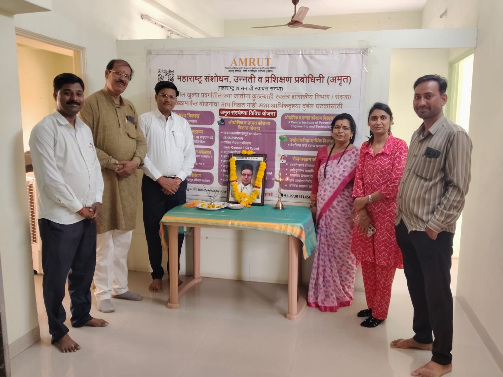 सावरकरांना जयंतीदिनी अमृत संस्थेच्या छत्रपती संभाजीनगर कार्यालयात अभिवादन अतिरिक्त फोटो