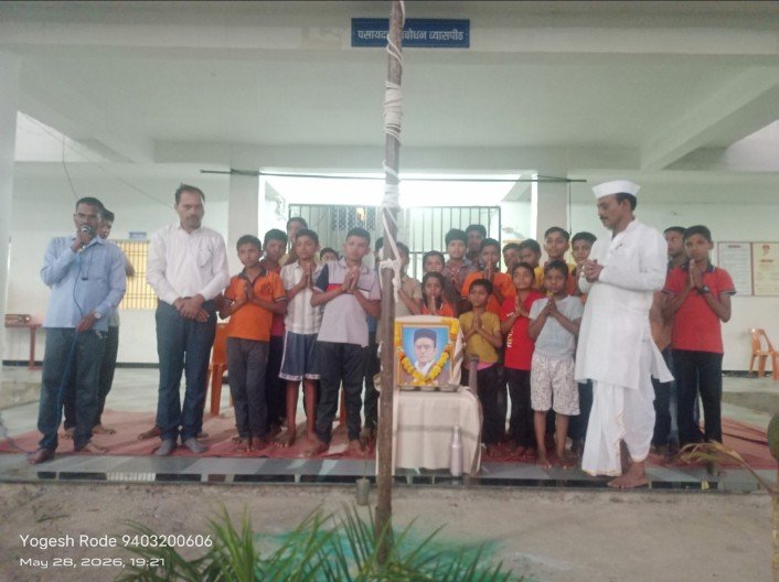 सावरकर जयंतीदिनी निल्लोडमध्ये विद्यार्थ्यांनी घेतली अमृत युवा प्रेरणा शपथ अतिरिक्त फोटो