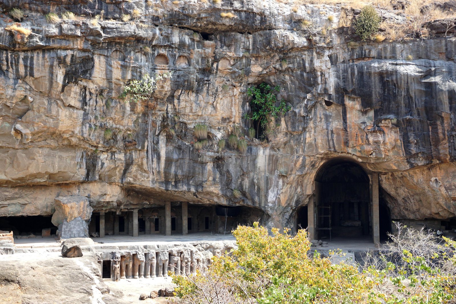 इतिहास, कला आणि निसर्गाचा अद्वितीय संगम- पितळखोरा लेणी  अतिरिक्त फोटो