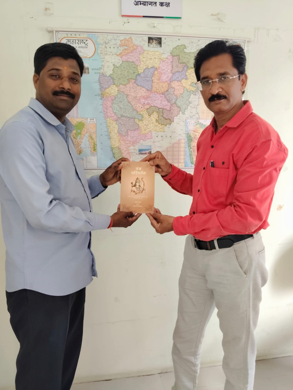  देवगिरी नागरी सहकारी बँकेच्या व्यवस्थापकांनी जाणून घेतली अमृतच्या विविध योजनांची माहिती  अतिरिक्त फोटो