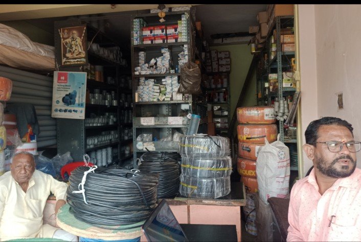 अमृतच्या व्याज परतावा योजनेने रुद्र ॲग्रो एजन्सीला दिली उभारी अतिरिक्त फोटो