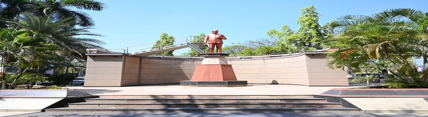 आधुनिक महाराष्ट्राचे शिल्पकार, शेतकऱ्यांचे कैवारी : मा. वसंतराव नाईक अतिरिक्त फोटो