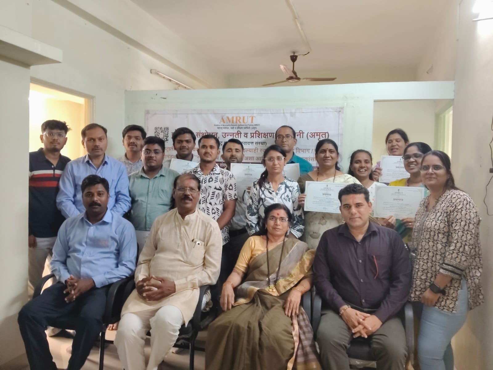 अमृतच्या EDP प्रशिक्षणार्थ्यांना प्रमाणपत्रांचे वितरण; शासन योजनांच्या मदतीने उद्योजक बनण्याचे आवाहन अतिरिक्त फोटो
