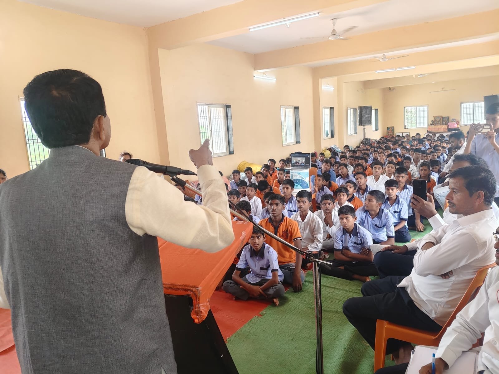  संभाजीनगर येथील  ओंकार विद्यालयातील विद्यार्थ्यांना समजली थोरले बाजीराव पेशव्यांच्या शौर्याची, पराक्रमाची आणि राष्ट्रनिष्ठेची माहिती. अतिरिक्त फोटो