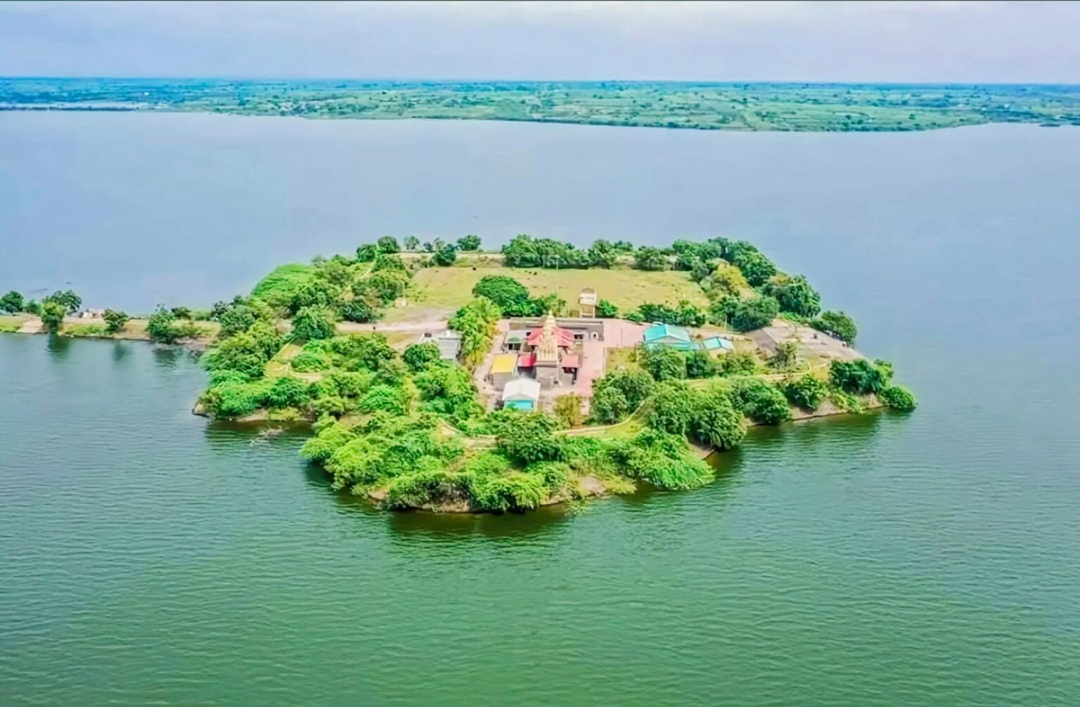 सीनेच्या तटकीं महापुण्यभूमी । समाधी विराजे तये डोंबग्रामी ॥ अतिरिक्त फोटो