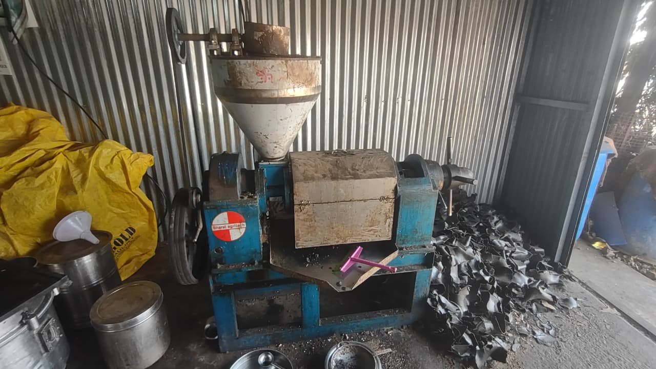 श्रीकृष्ण कोल्डप्रेस्ड ऑइल : आरोग्य, पर्यावरण, स्वदेशी आणि आत्मनिर्भरतेचा संगम अतिरिक्त फोटो