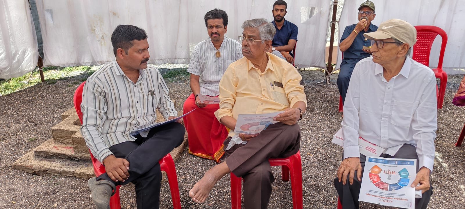 धुळ्यात विशेष बैठकीद्वारे देण्यात आली अमृत संस्थेच्या नव्या योजनांची माहिती