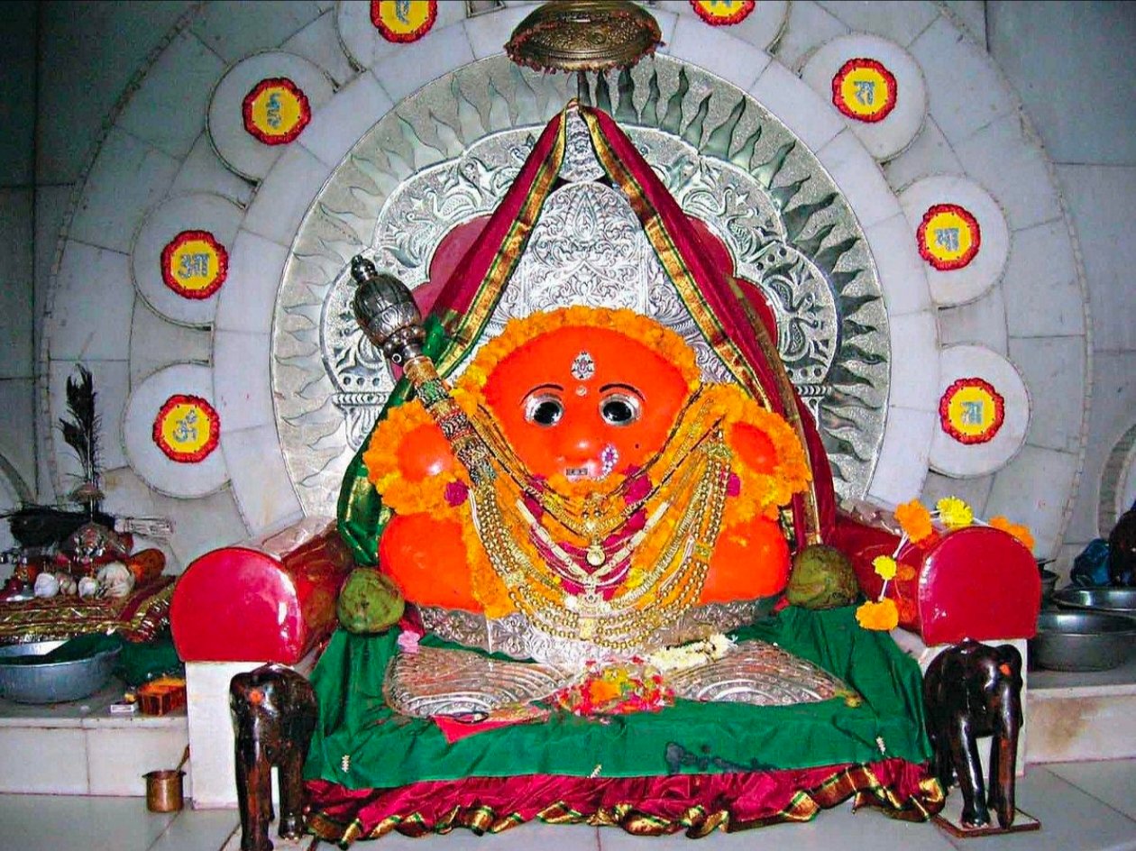 खानदेशच्या कुलस्वामिनी श्री एकवीरा देवी मंदिरात नवरात्रोत्सवाचा भक्तिमय उत्साह