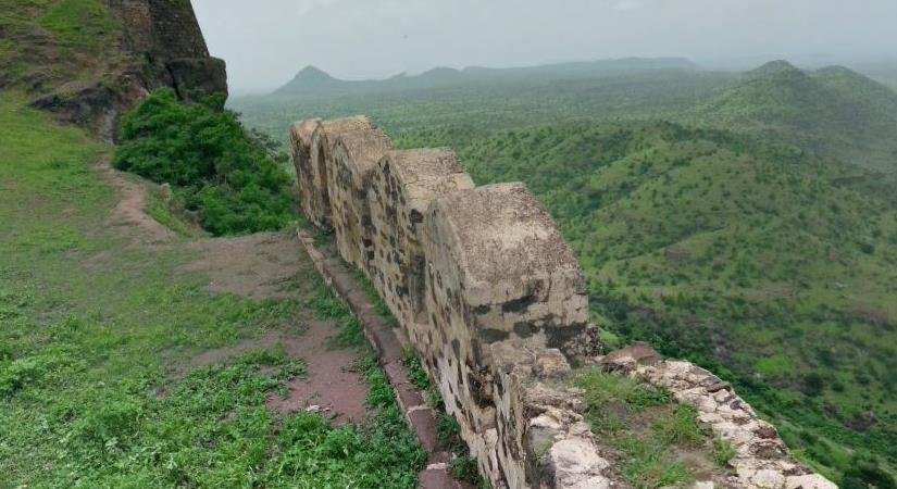खानदेशच्या वैभवाचा जिवंत साक्षीदार – लळिंग किल्ला अतिरिक्त फोटो
