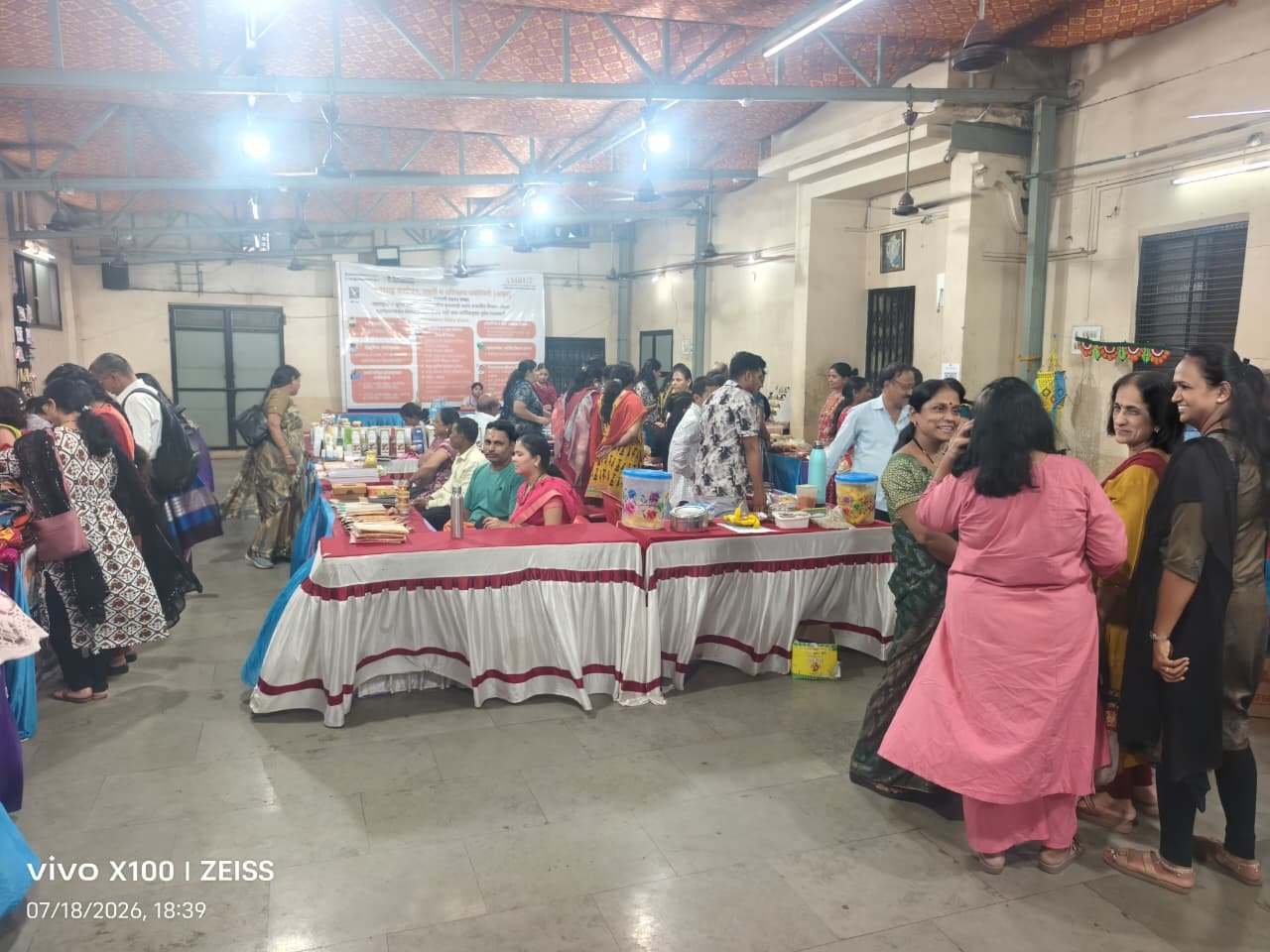 धुळेकरांचा उत्स्फूर्त प्रतिसाद; ‘अमृत पेठ – थेट बाजारपेठ’मध्ये दोन दिवसांत लाखोंची उलाढाल अतिरिक्त फोटो