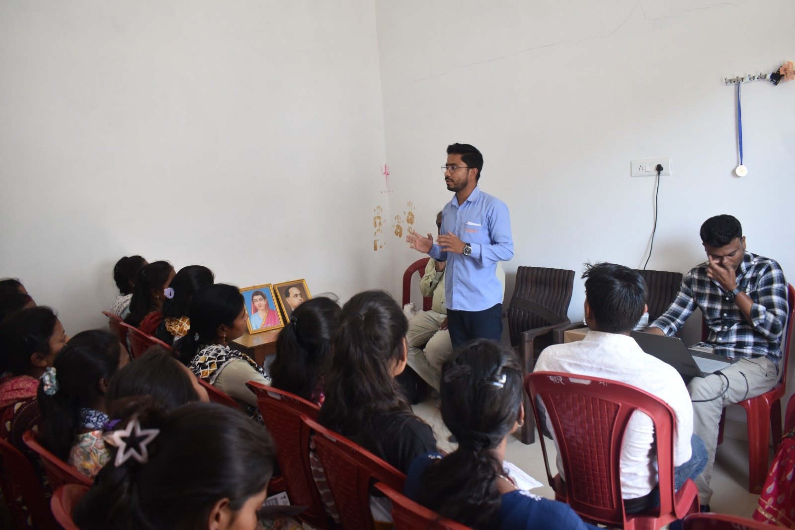 गोंदिया जिल्ह्यात लोहारा येथे अ‍ॅडव्हान्स ब्युटी पार्लर प्रशिक्षण कार्यक्रमाला सुरुवात 