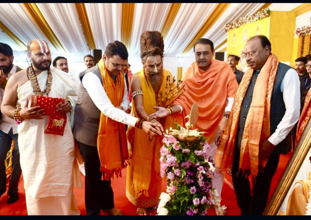 गोंदियामध्ये भक्तांनी श्रद्धेने श्रवण केली श्री हनुमंतकथा अतिरिक्त फोटो