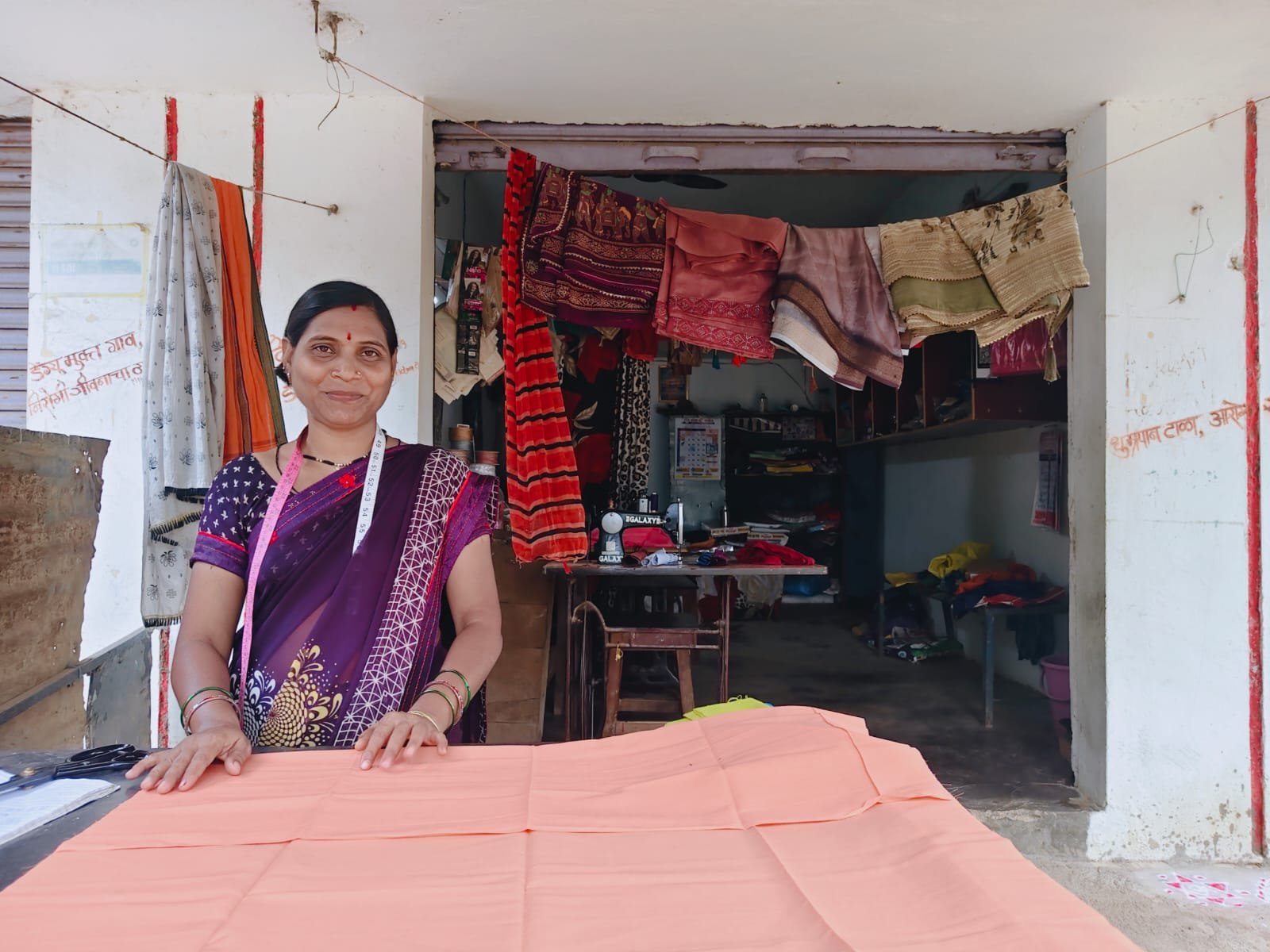 मेहनतीच्या धाग्यांनी विणली यशाची कहाणी — इंदुबाई चुटे अतिरिक्त फोटो