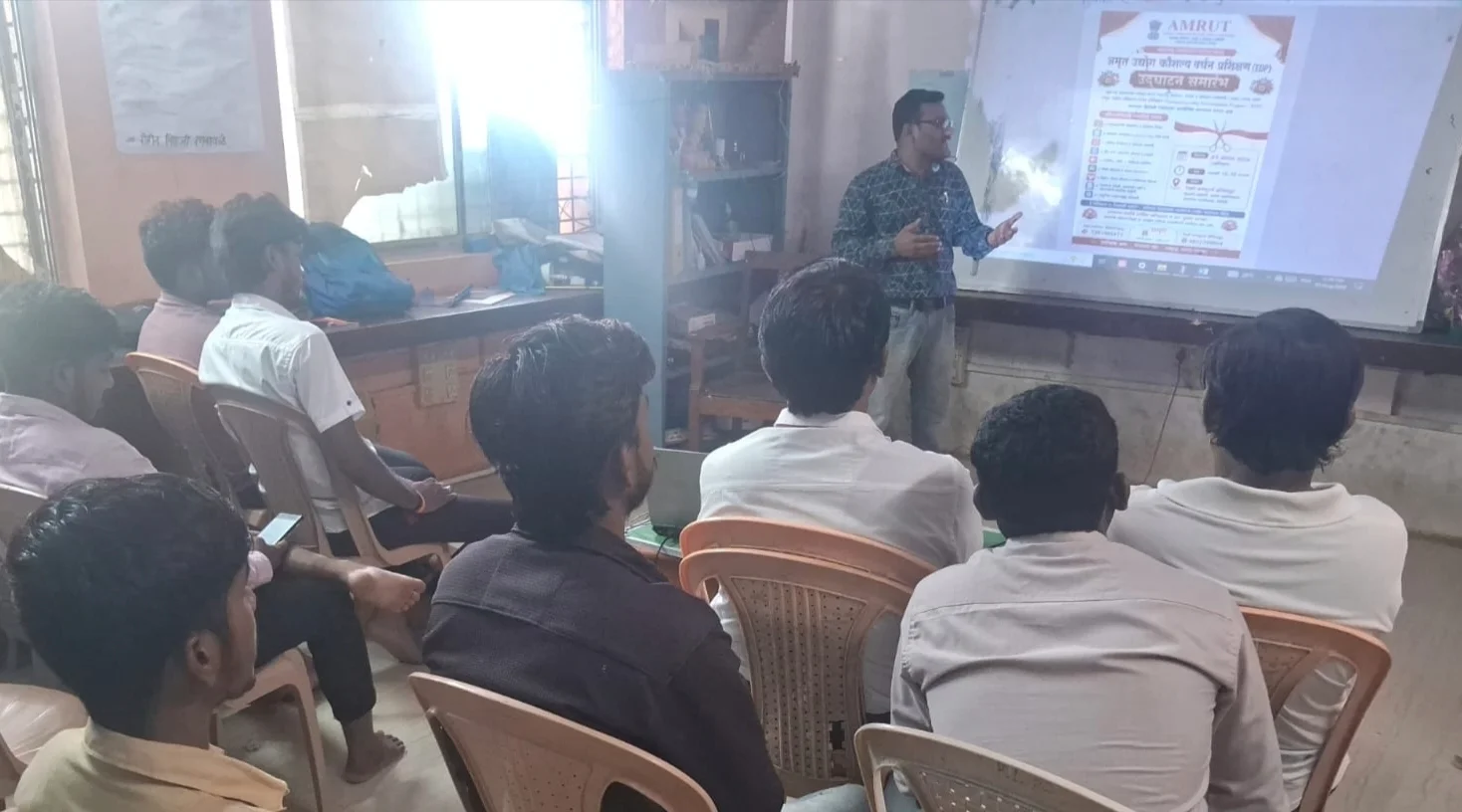 हिंगोली येथे EDP प्रशिक्षणाच्या दुसऱ्या दिवशी बँकिंग, CIBIL व कर्ज प्रक्रिया तर तिसऱ्या दिवशी यशस्वी उद्योजकतेसाठी मार्गदर्शन  अतिरिक्त फोटो