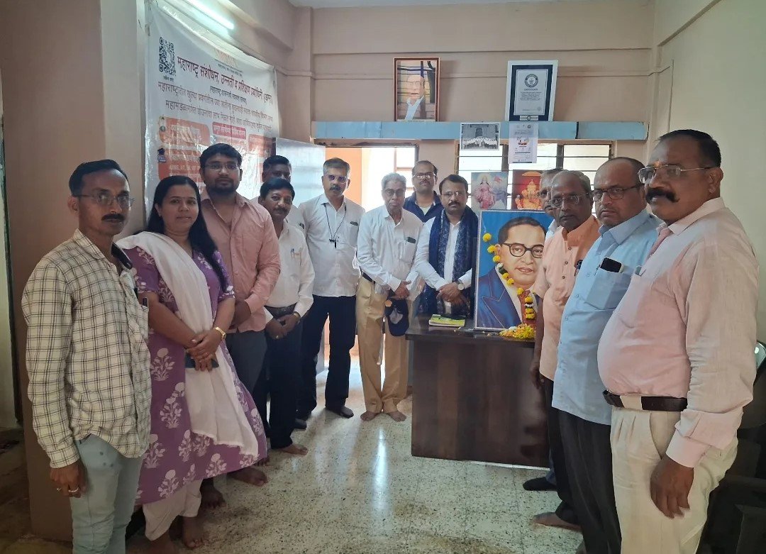 डॉ. बाबासाहेब आंबेडकरांना अमृत संस्थेच्या जळगाव कार्यालयात अभिवादन
