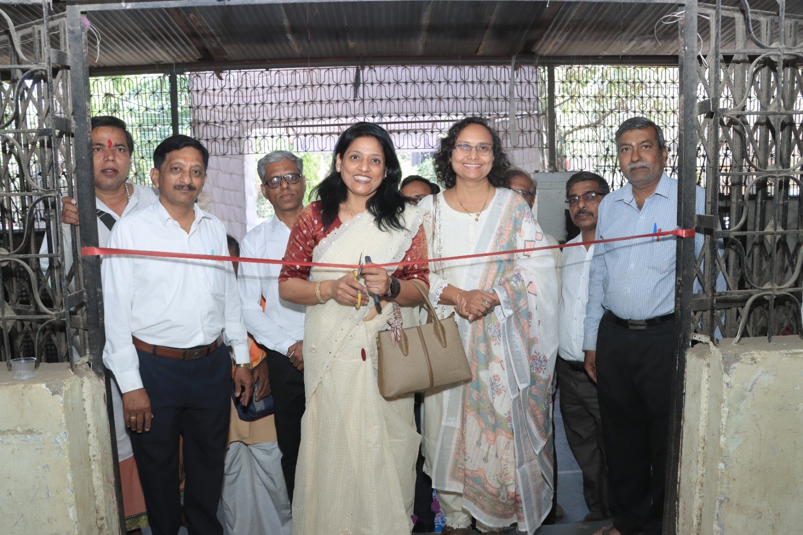 जळगाव शहरातील अमृतपेठ थेट बाजारपेठेला ग्राहकांचा उत्तम प्रतिसाद