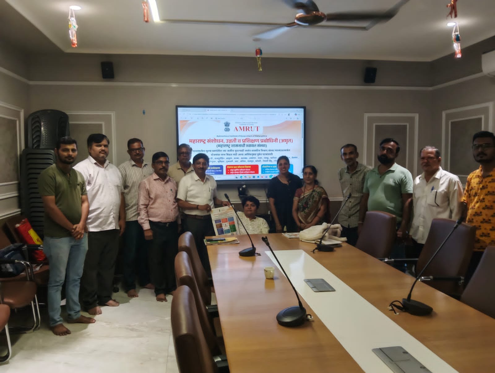 जळगाव जिल्ह्यातील  चाळीसगाव तालुक्याच्या  मीनाक्षीताई निकम- सक्षम स्त्री शक्तीचे आदर्श उदाहरण  अतिरिक्त फोटो