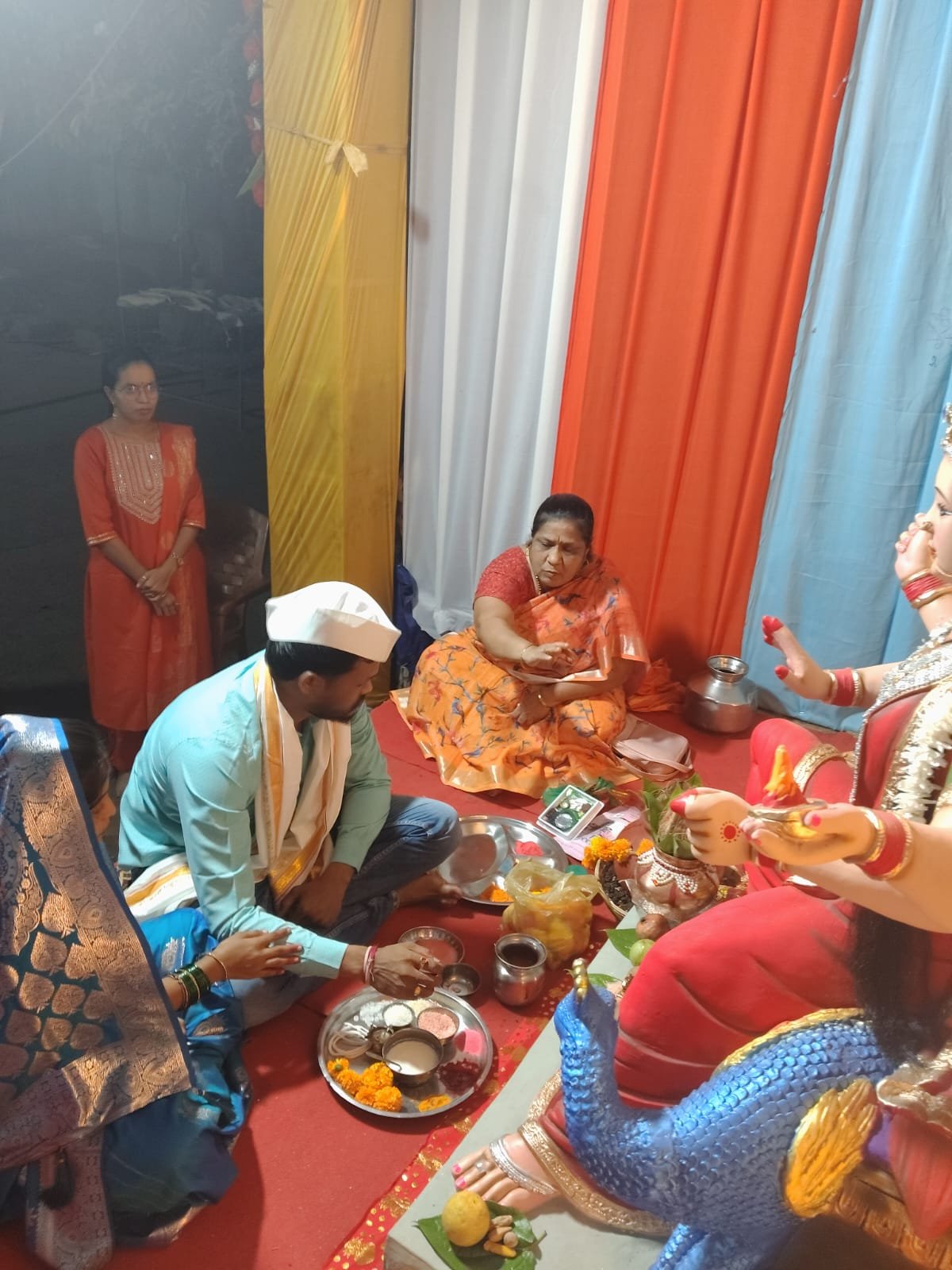 पारोळ्यात महिला पुरोहित मनीषा सोहनी यांच्याकडून तीन ठिकाणी घटस्थापना! अतिरिक्त फोटो
