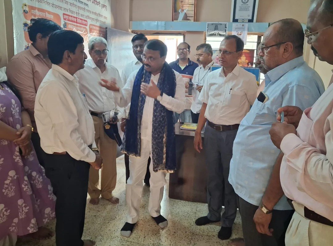 डॉ. बाबासाहेब आंबेडकरांना अमृत संस्थेच्या जळगाव कार्यालयात अभिवादन अतिरिक्त फोटो