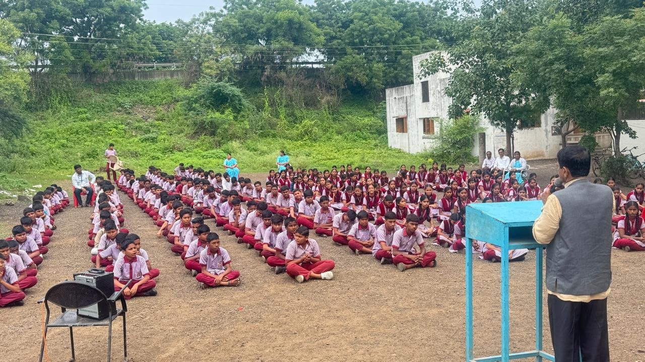 जालना येथे हिंदू समाज संस्थेच्या श्री रामचंद्र किनगावकर प्राथमिक शाळेत ‘अमृत पराक्रम दिना’निमित्त व्याख्यान संपन्न  अतिरिक्त फोटो