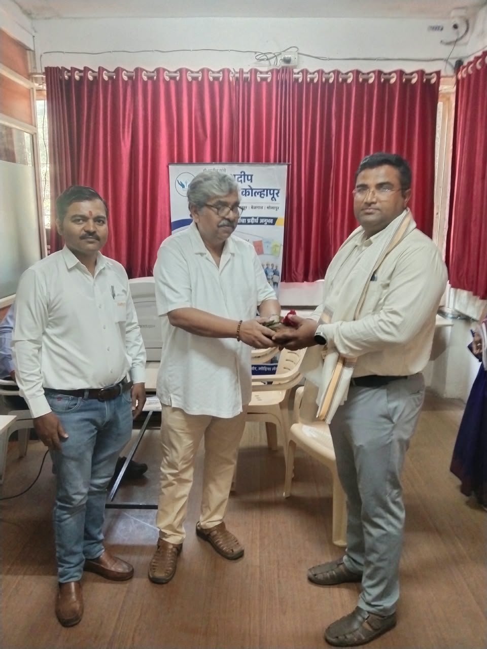 सेवा सप्ताहानिमित्त कोल्हापुरात कला प्रबोधिनी इन्स्टिट्यूट ऑफ डिझाईन  कॉलेज मध्ये नेत्रतपासणी शिबिर